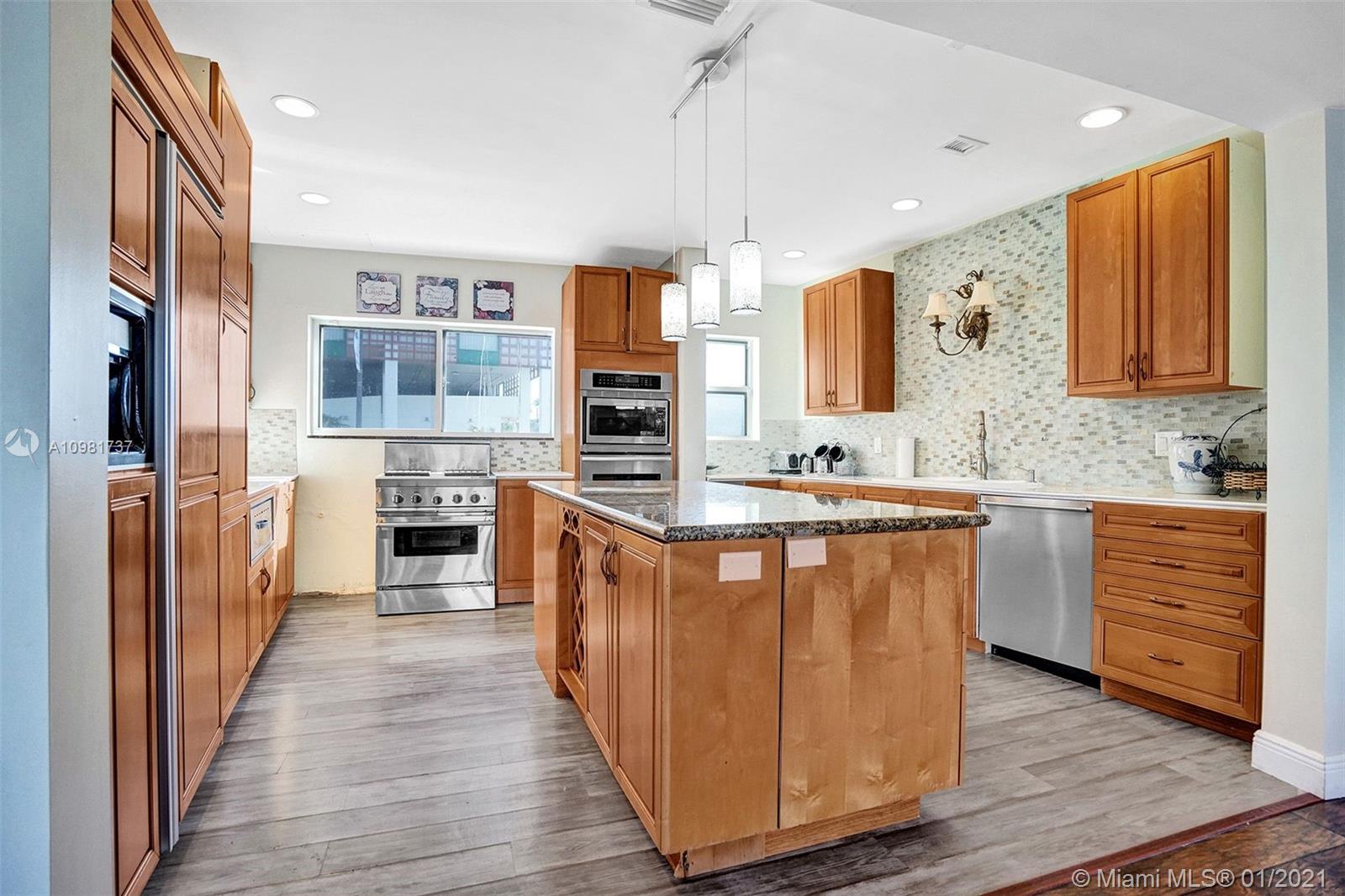 See details / 3118 sq. ft. $ 2021-01-11 0 Photo