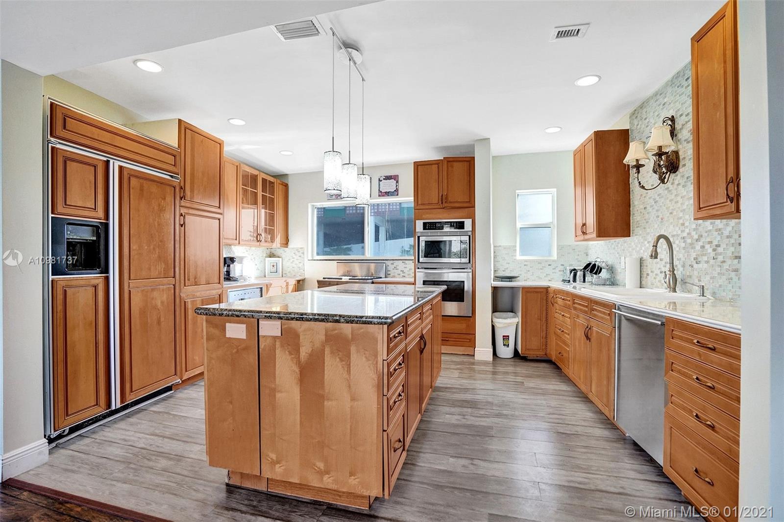 See details / 3118 sq. ft. $ 2021-01-11 0 Photo