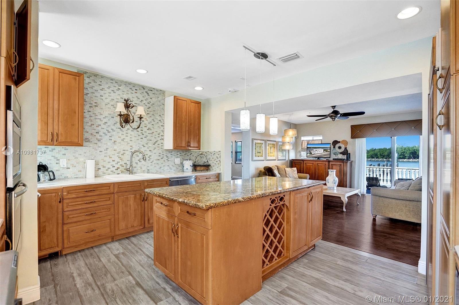 See details / 3118 sq. ft. $ 2021-01-11 0 Photo