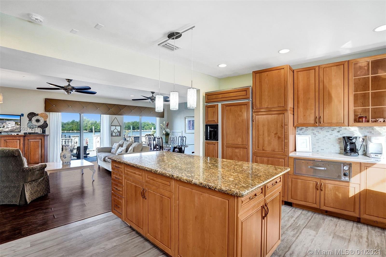 See details / 3118 sq. ft. $ 2021-01-11 0 Photo