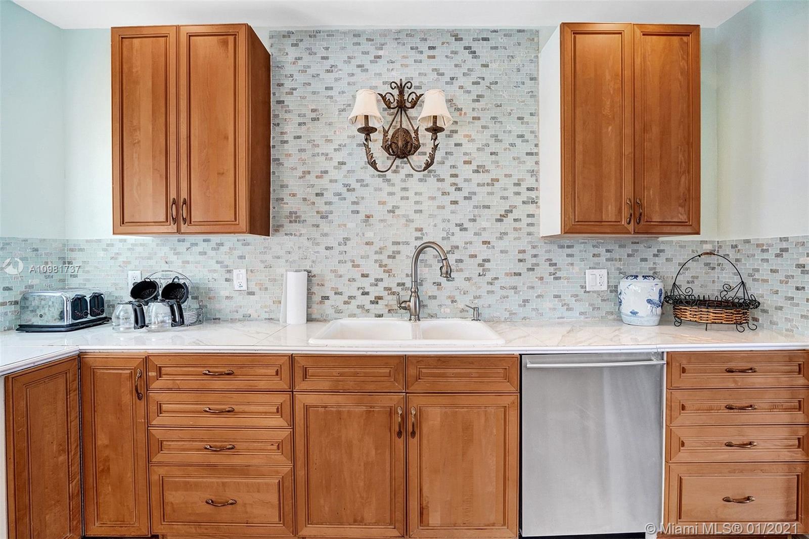 See details / 3118 sq. ft. $ 2021-01-11 0 Photo