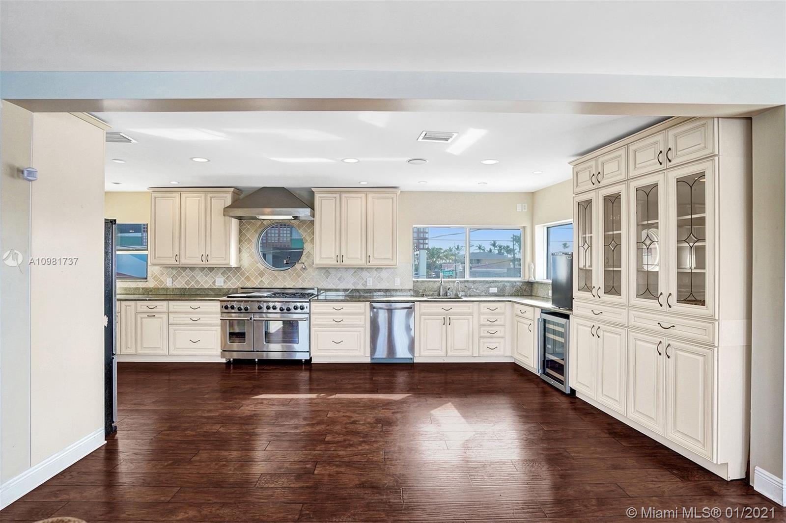 See details / 3118 sq. ft. $ 2021-01-11 0 Photo