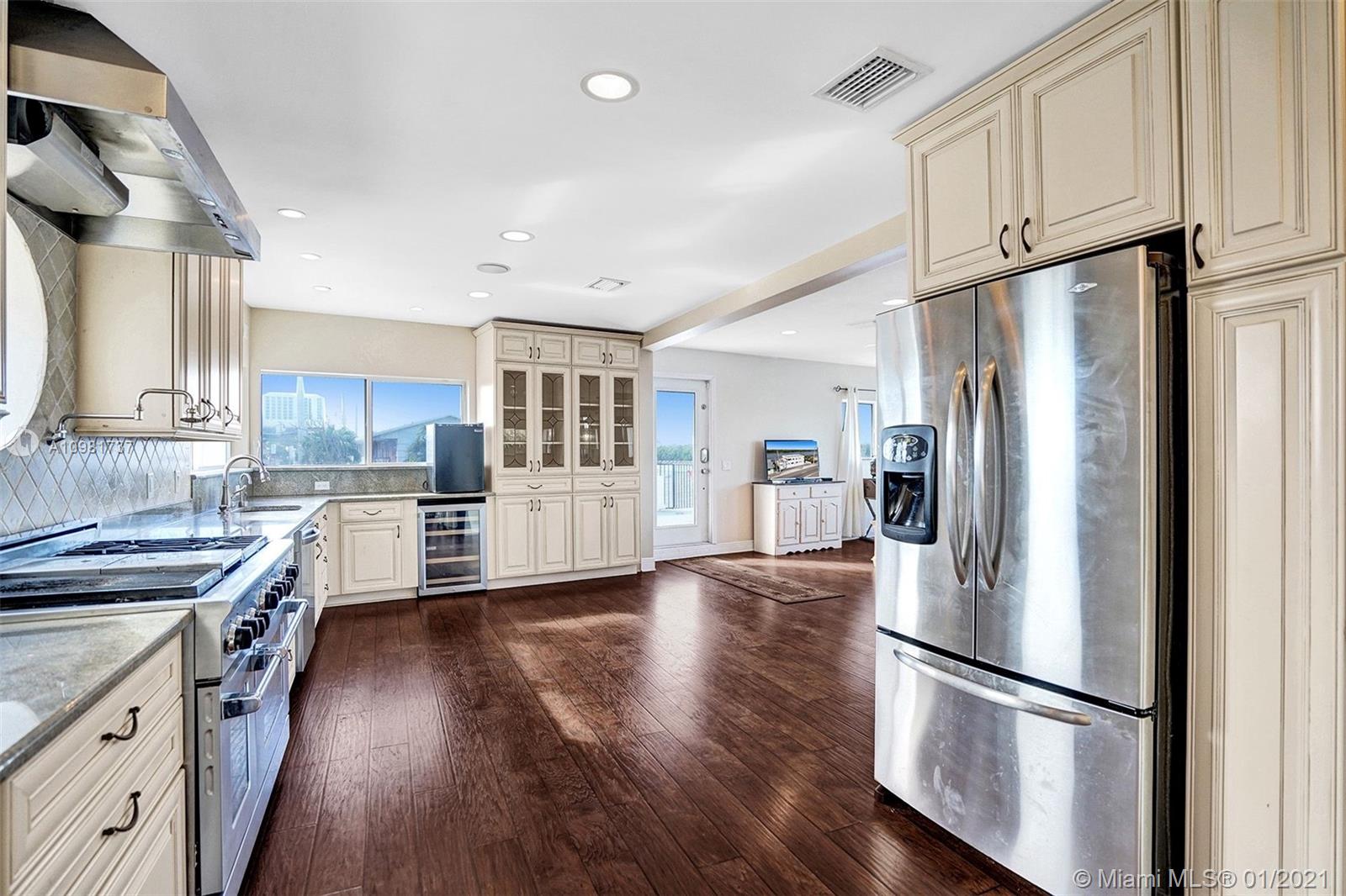 See details / 3118 sq. ft. $ 2021-01-11 0 Photo