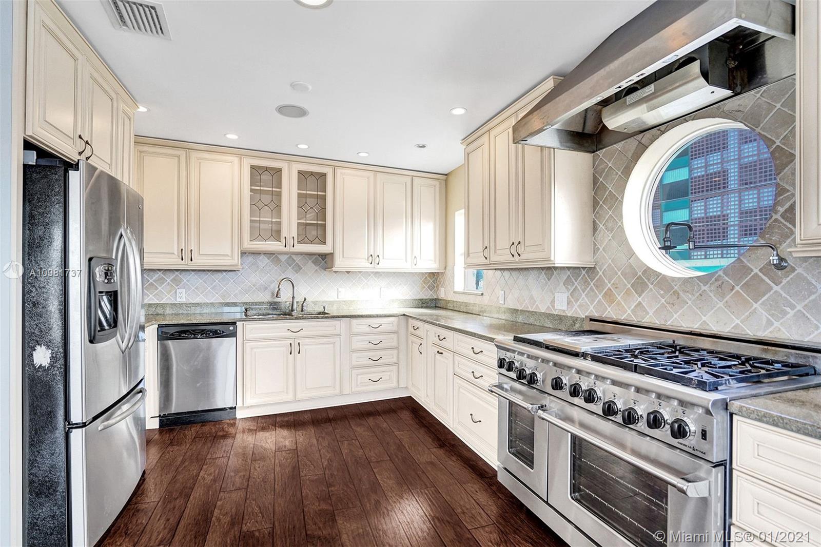 See details / 3118 sq. ft. $ 2021-01-11 0 Photo