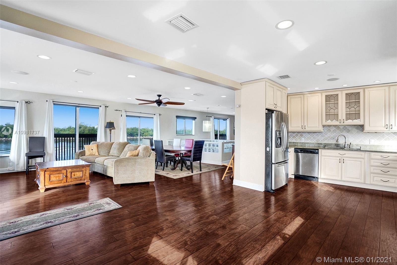 See details / 3118 sq. ft. $ 2021-01-11 0 Photo