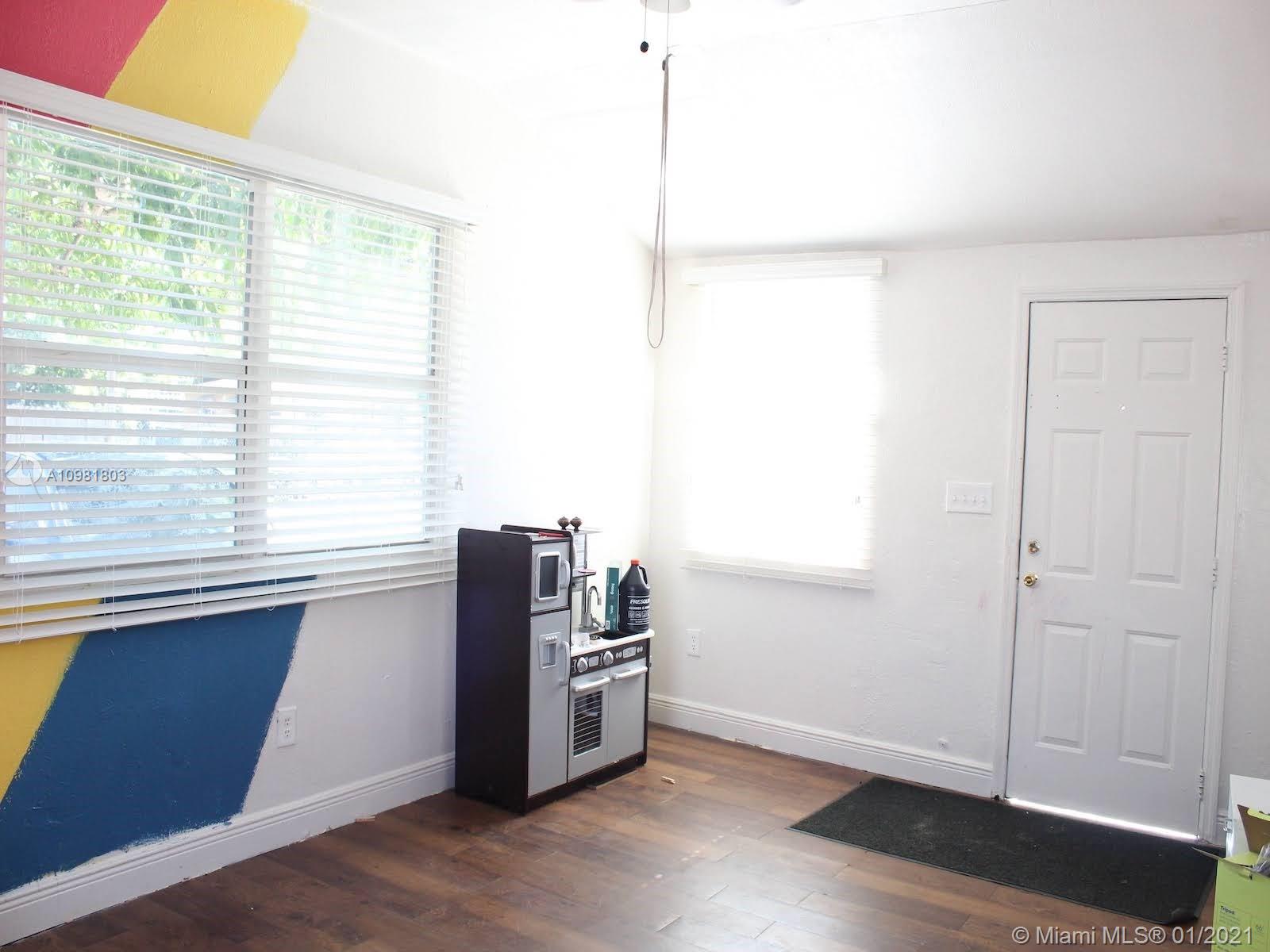 See details / 1255 sq. ft. $ 2021-01-11 0 Photo