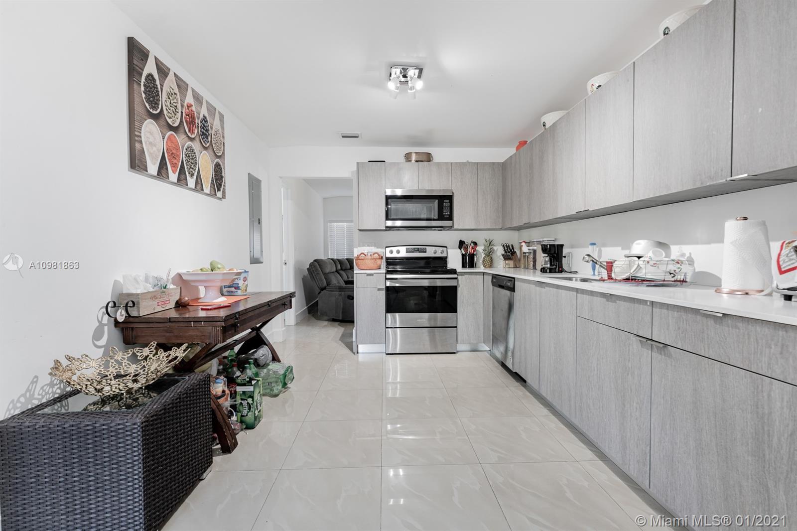 See details / 1299 sq. ft. $ 2021-01-11 0 Photo