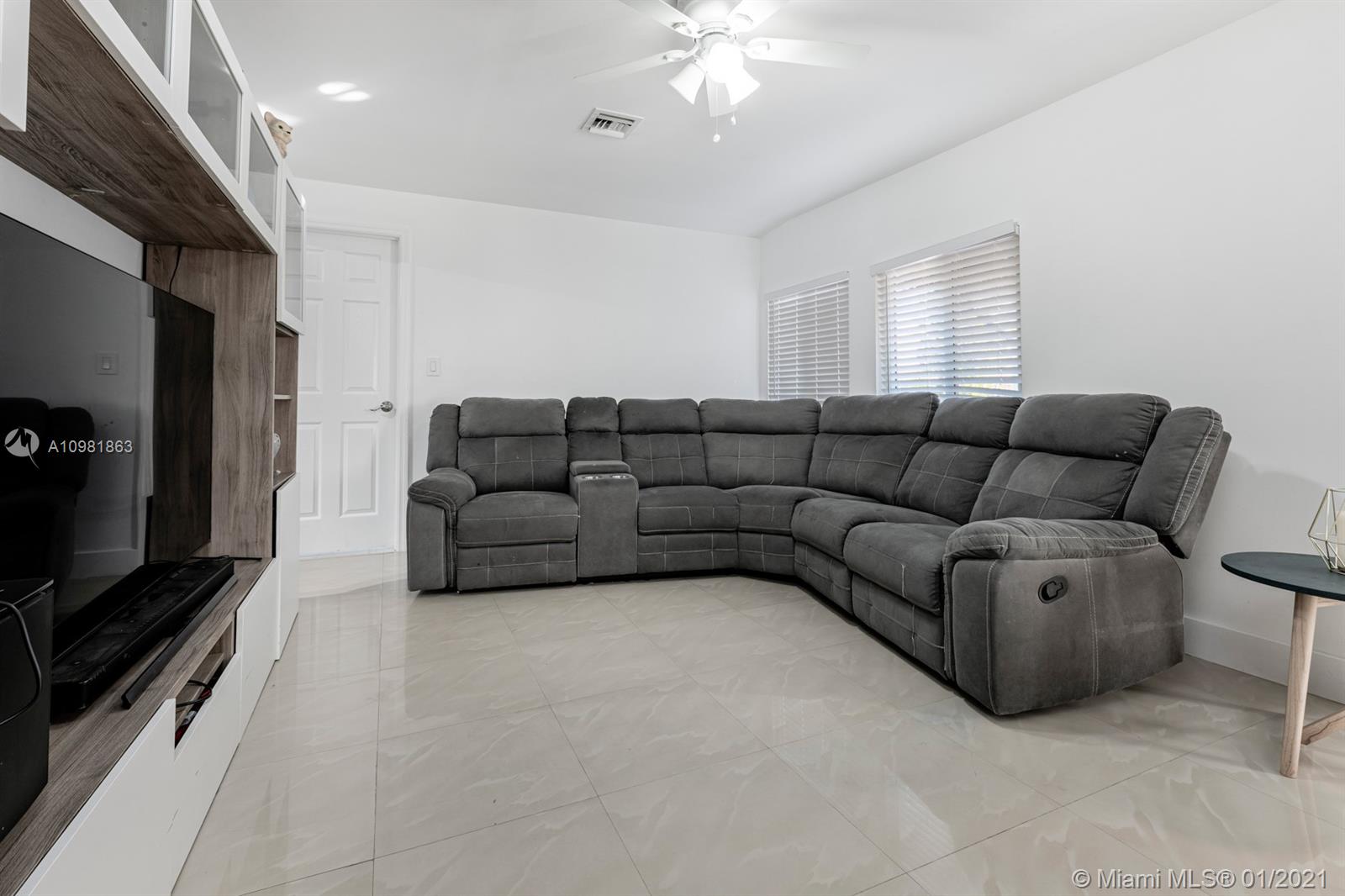 See details / 1299 sq. ft. $ 2021-01-11 0 Photo