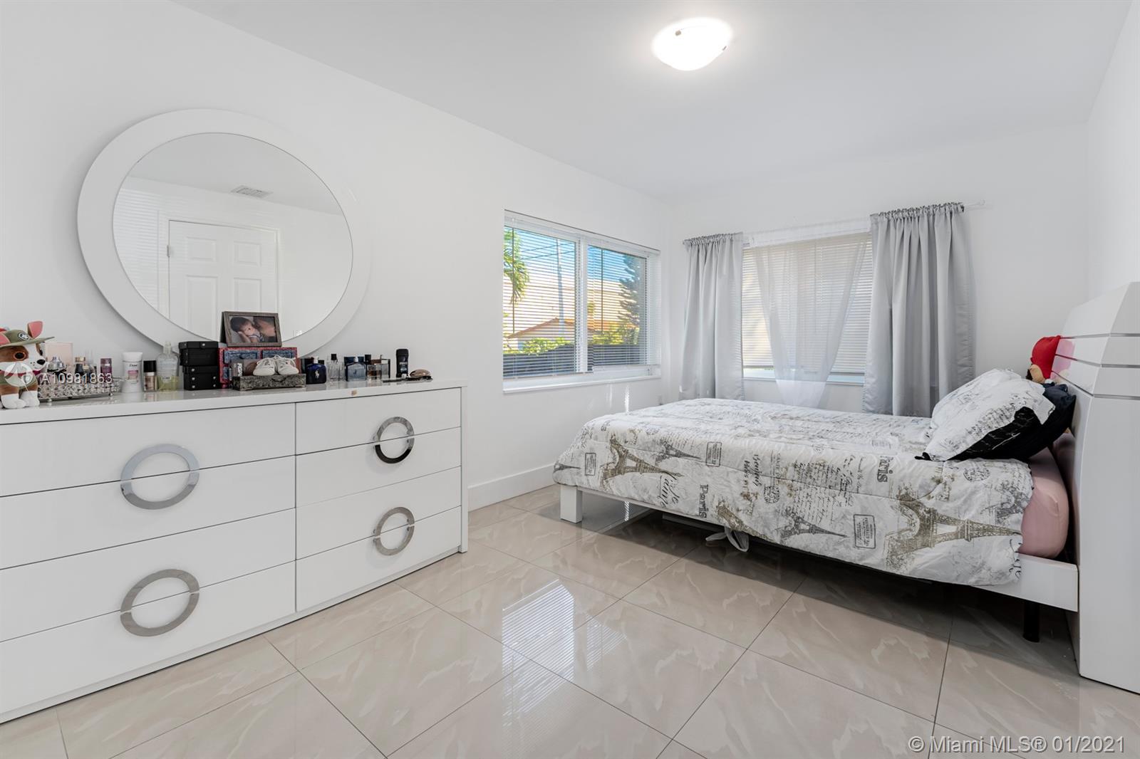 See details / 1299 sq. ft. $ 2021-01-11 0 Photo