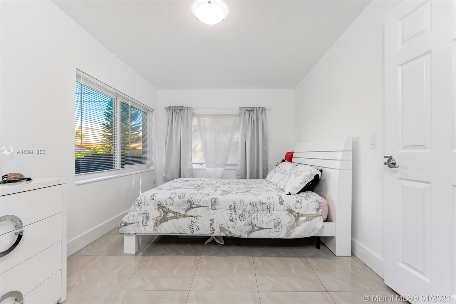 See details / 1299 sq. ft. $ 2021-01-11 0 Photo