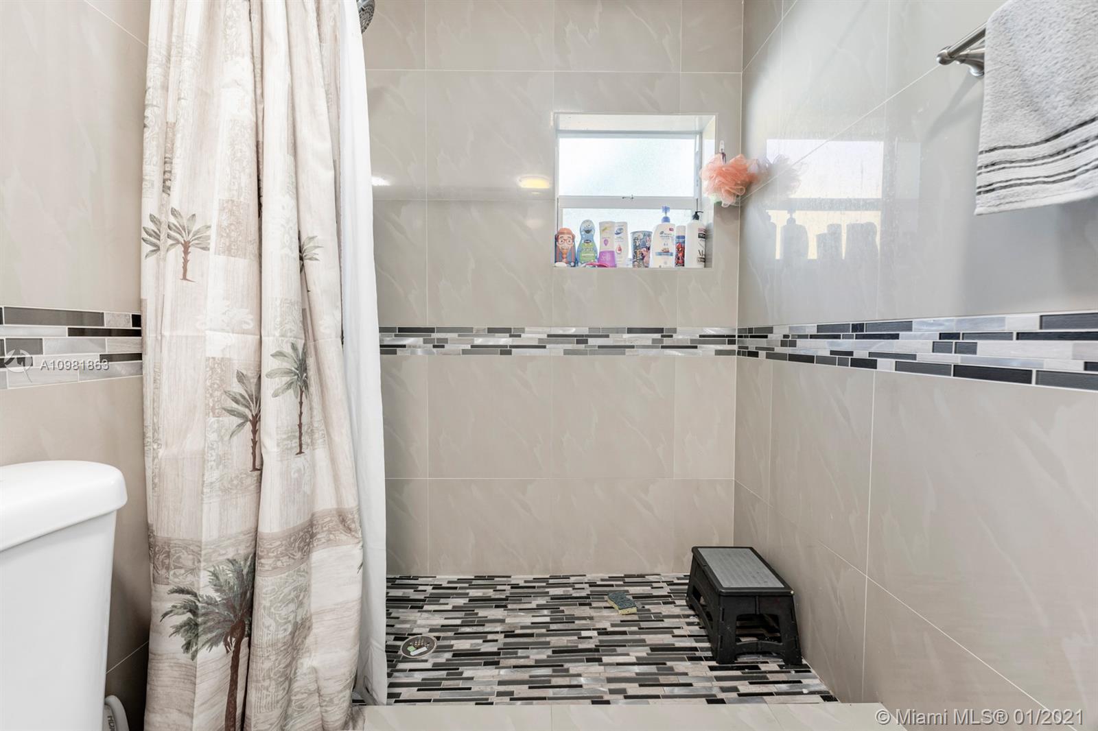 See details / 1299 sq. ft. $ 2021-01-11 0 Photo