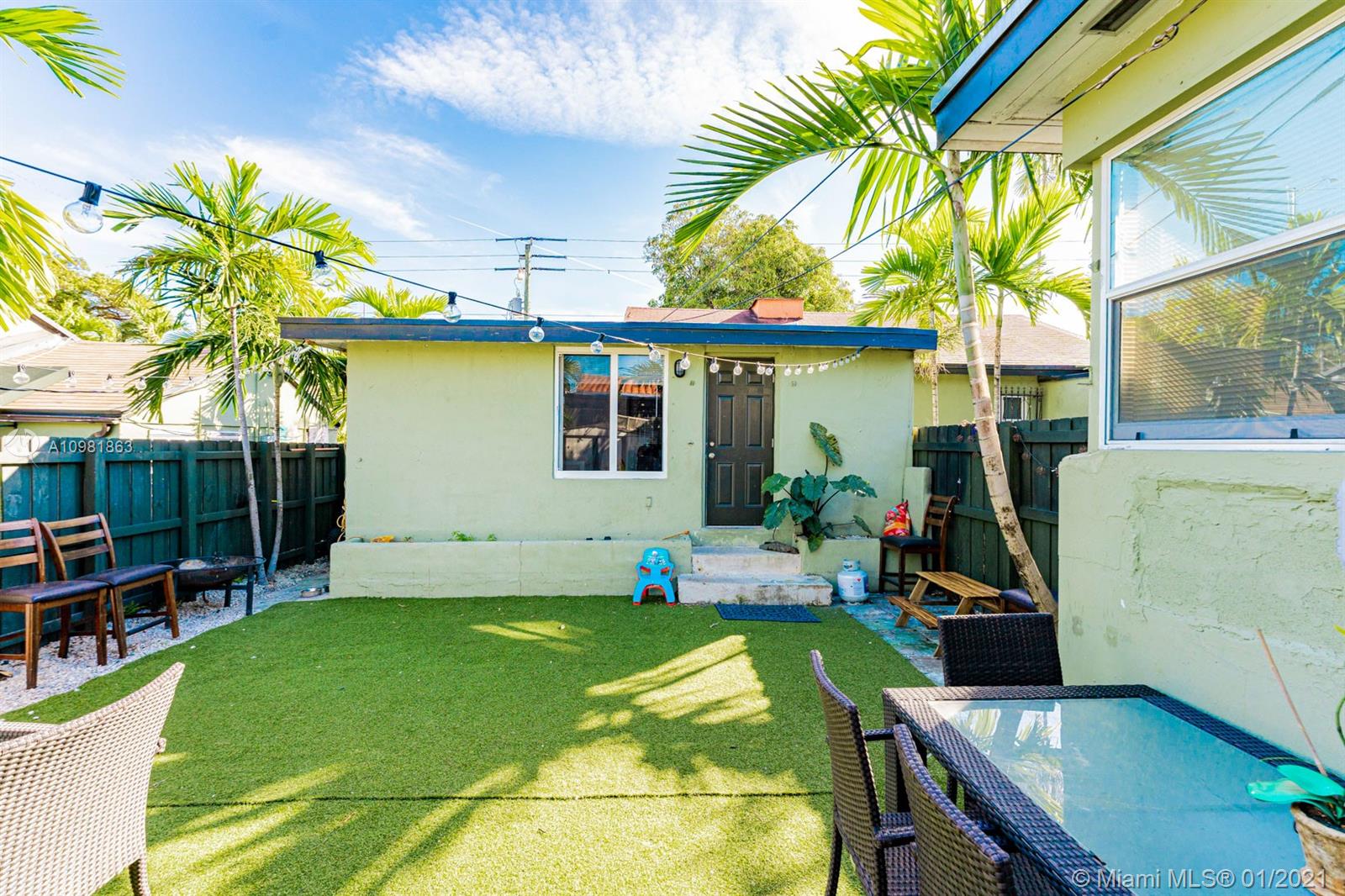 See details / 1299 sq. ft. $ 2021-01-11 0 Photo