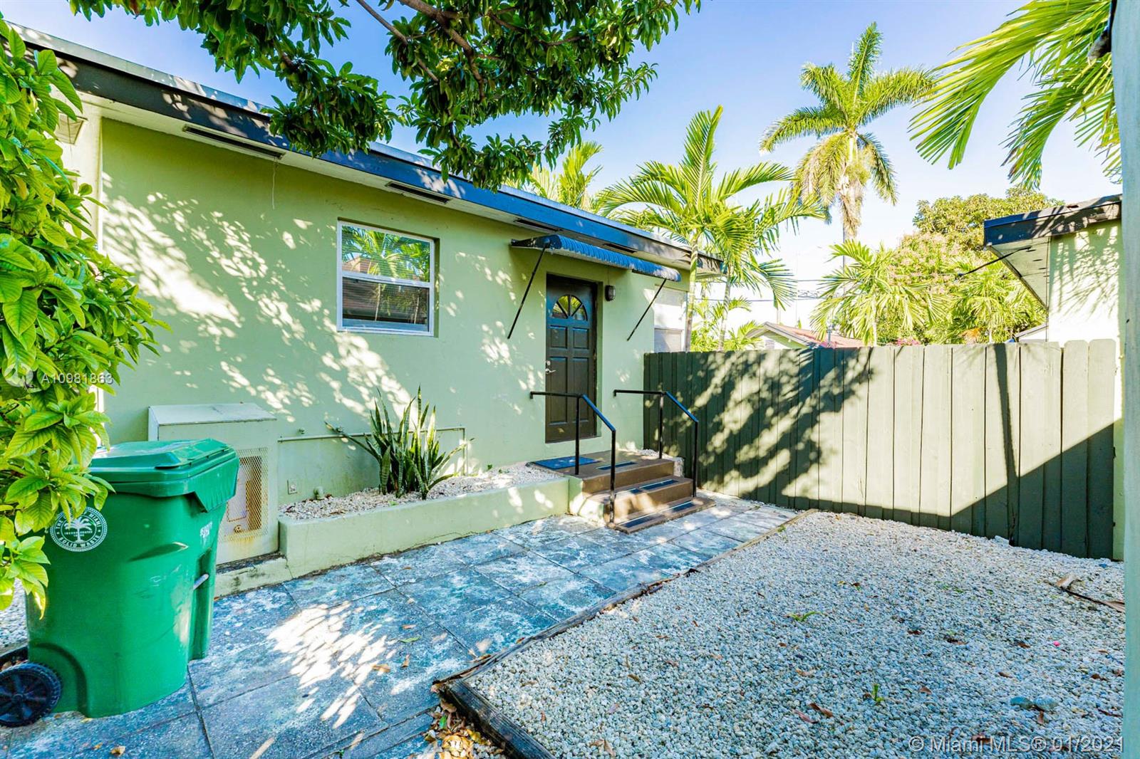 See details / 1299 sq. ft. $ 2021-01-11 0 Photo