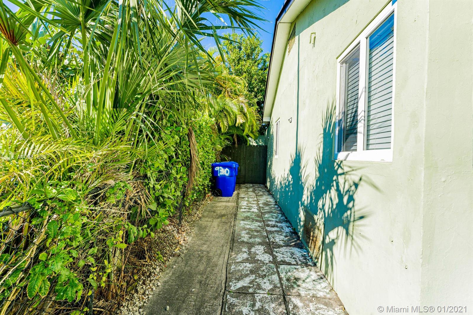 See details / 1299 sq. ft. $ 2021-01-11 0 Photo