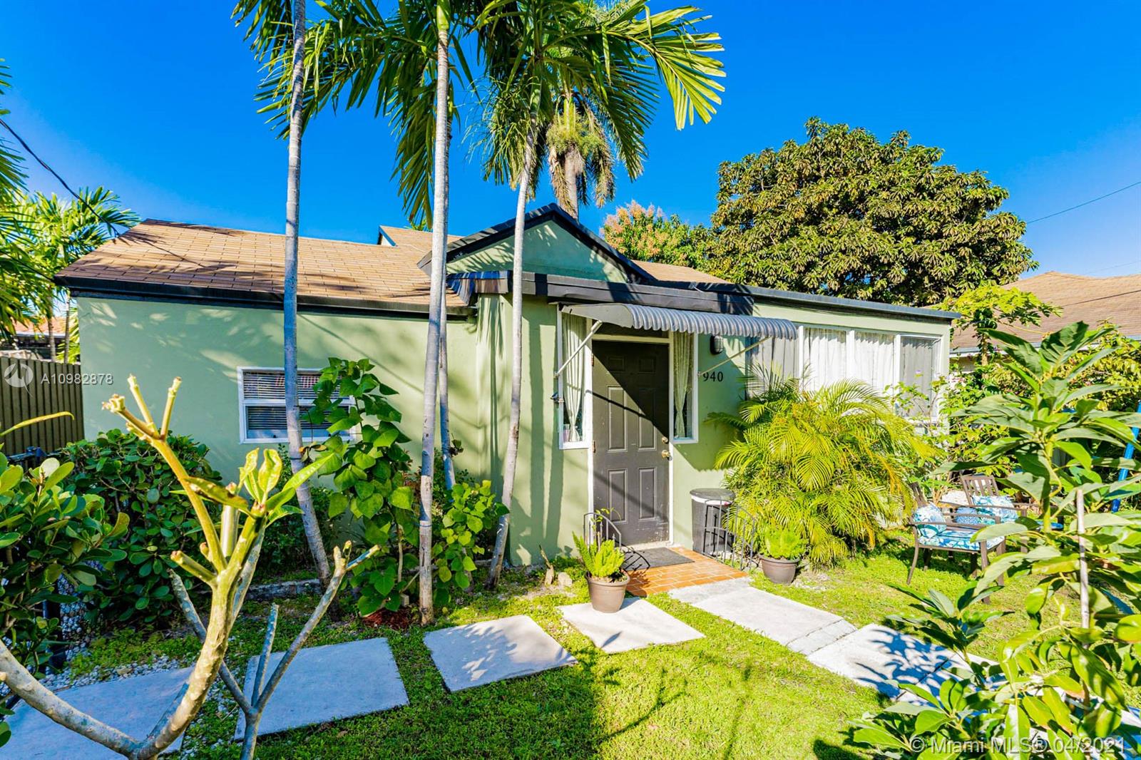 See details / 1299 sq. ft. $ 2021-01-13 0 Photo