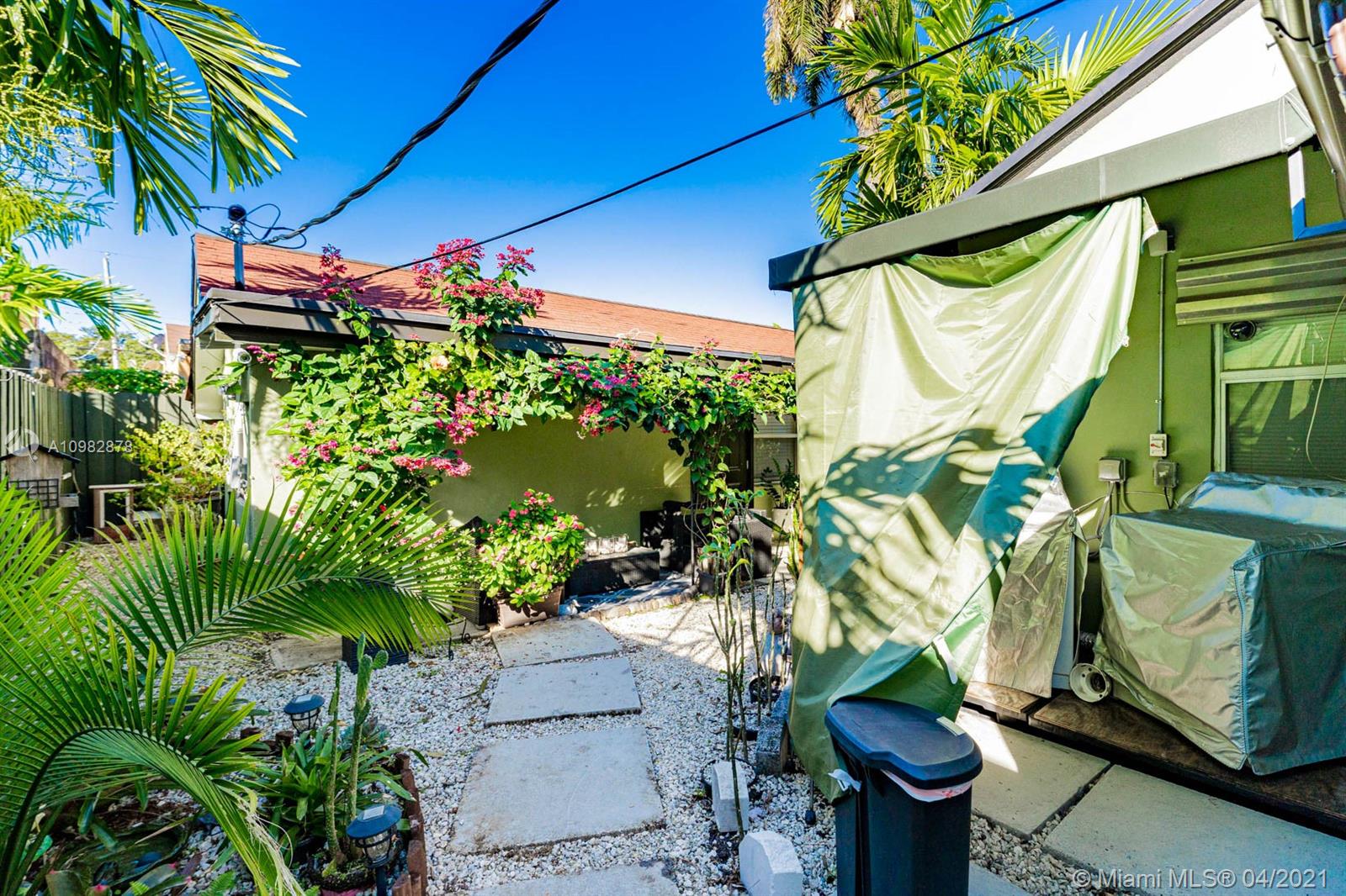 See details / 1299 sq. ft. $ 2021-01-13 0 Photo