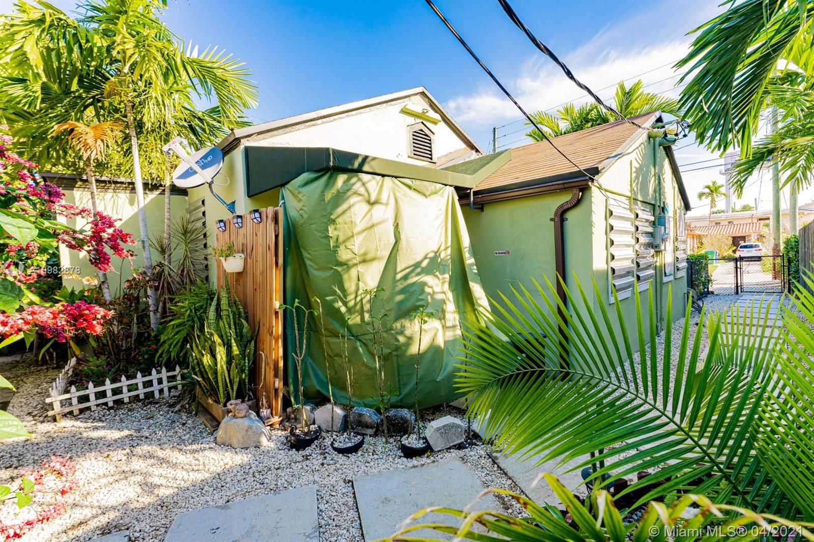 See details / 1299 sq. ft. $ 2021-01-13 0 Photo