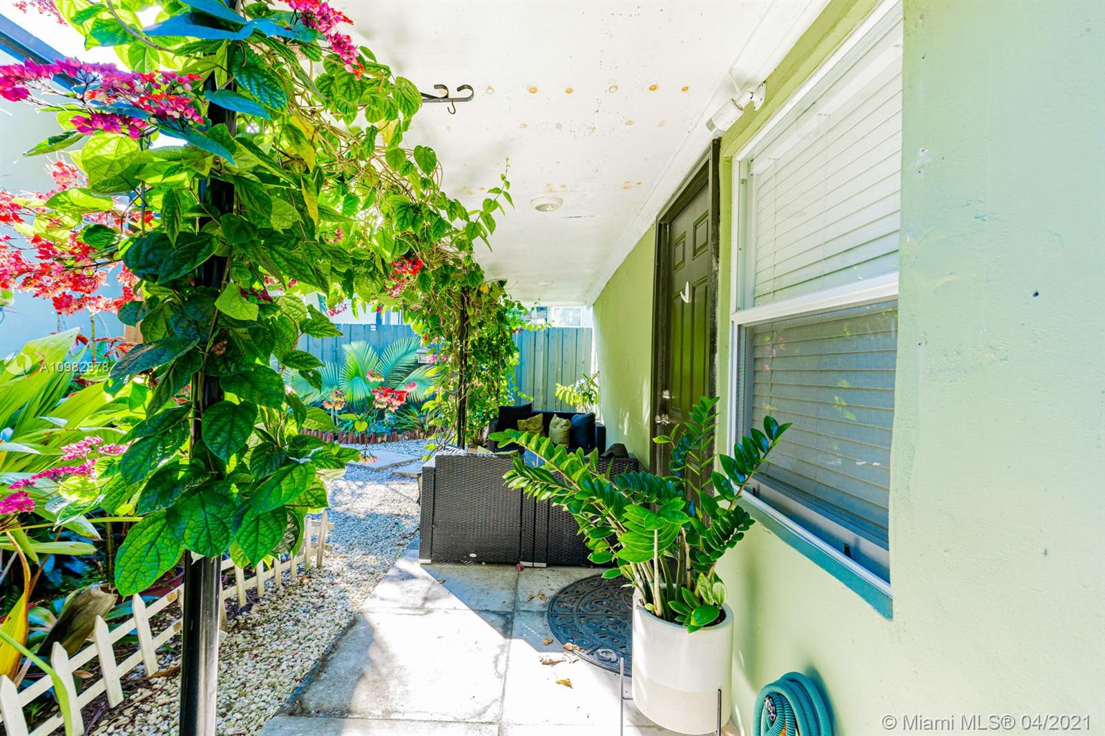 See details / 1299 sq. ft. $ 2021-01-13 0 Photo