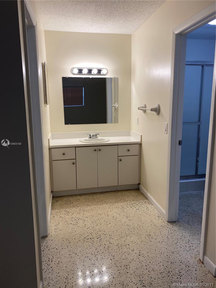 See details / 2633 sq. ft. $ 2021-01-20 0 Photo