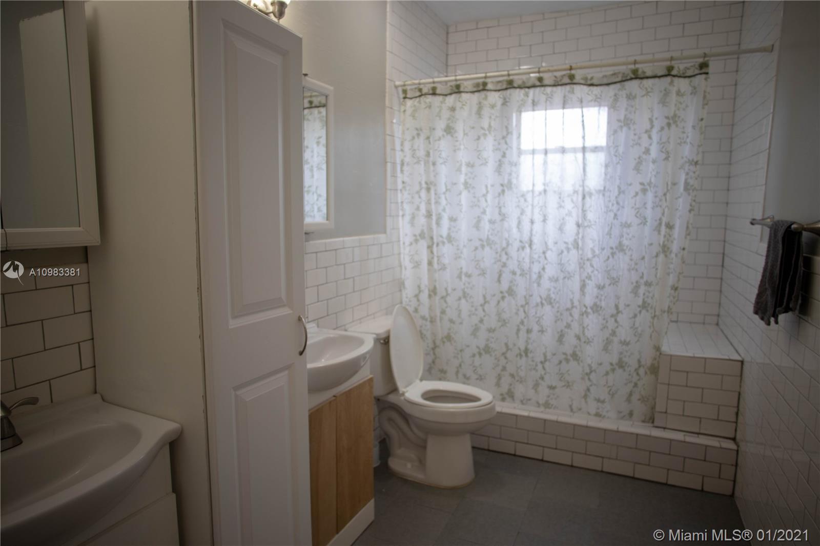 See details / 3474 sq. ft. $ 2021-01-14 0 Photo
