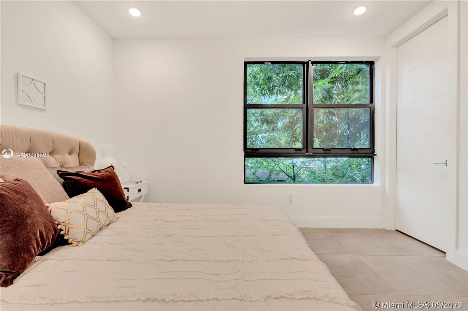 See details / 4216 sq. ft. $ 2021-01-14 0 Photo