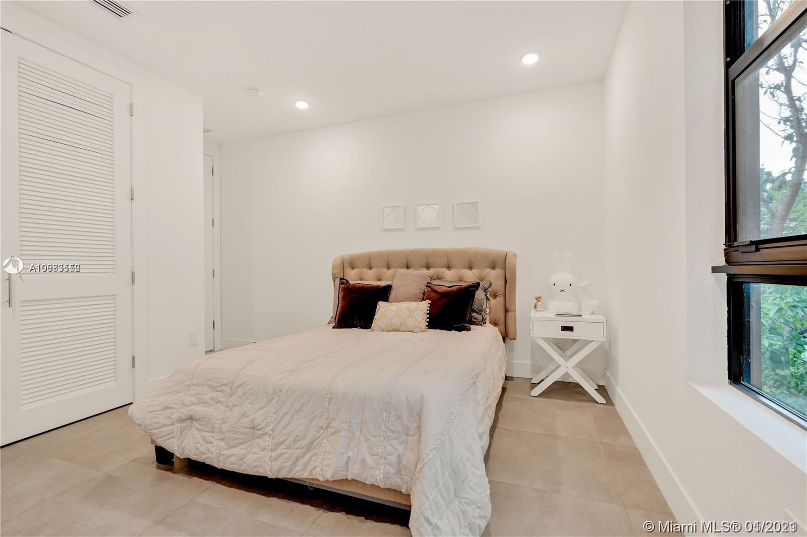 See details / 4216 sq. ft. $ 2021-01-14 0 Photo