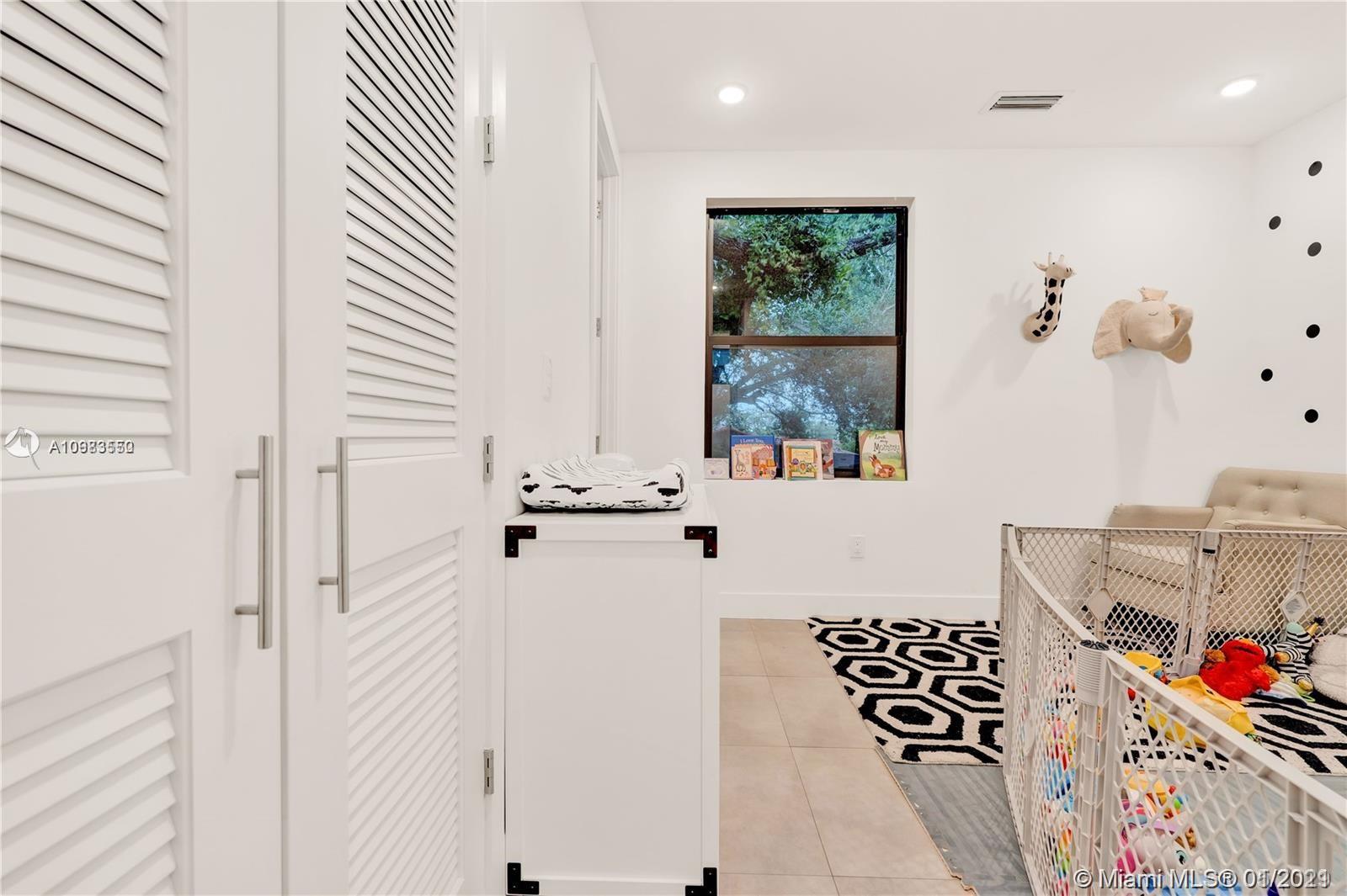See details / 4216 sq. ft. $ 2021-01-14 0 Photo
