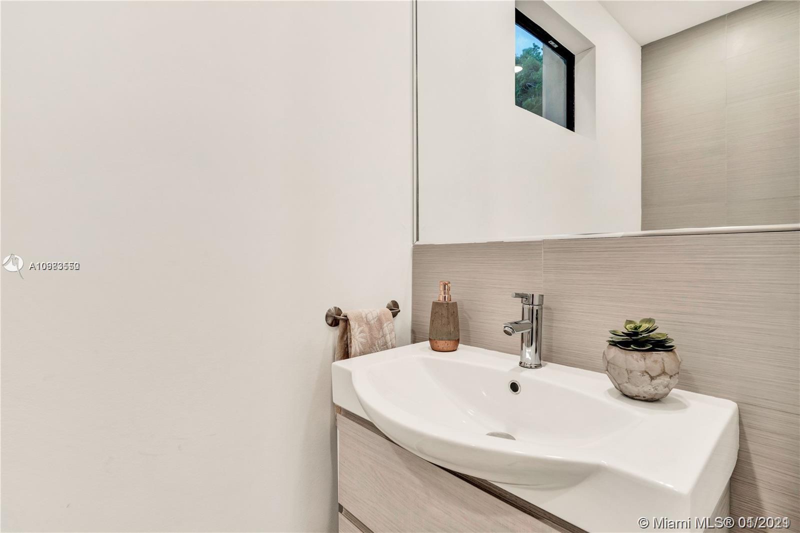 See details / 4216 sq. ft. $ 2021-01-14 0 Photo
