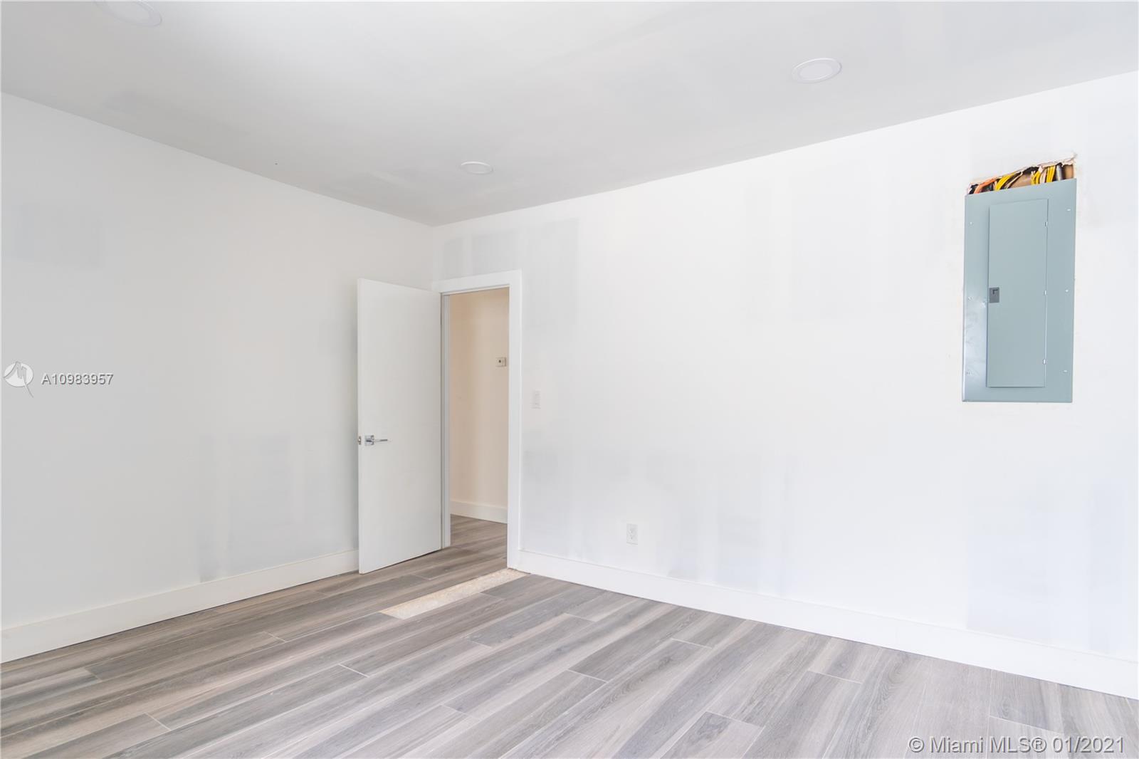 See details / 3116 sq. ft. $ 2021-01-15 0 Photo