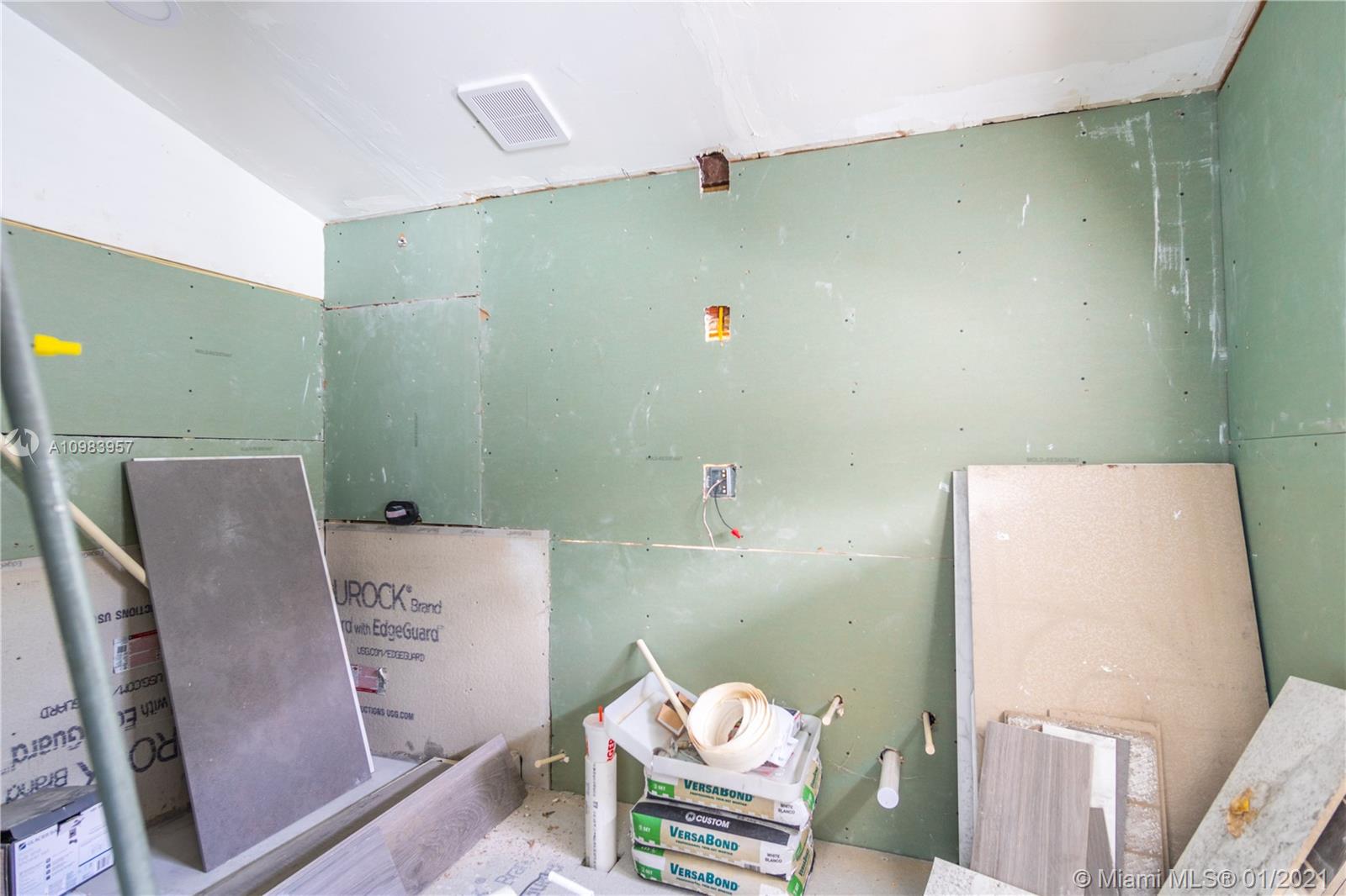 See details / 3116 sq. ft. $ 2021-01-15 0 Photo