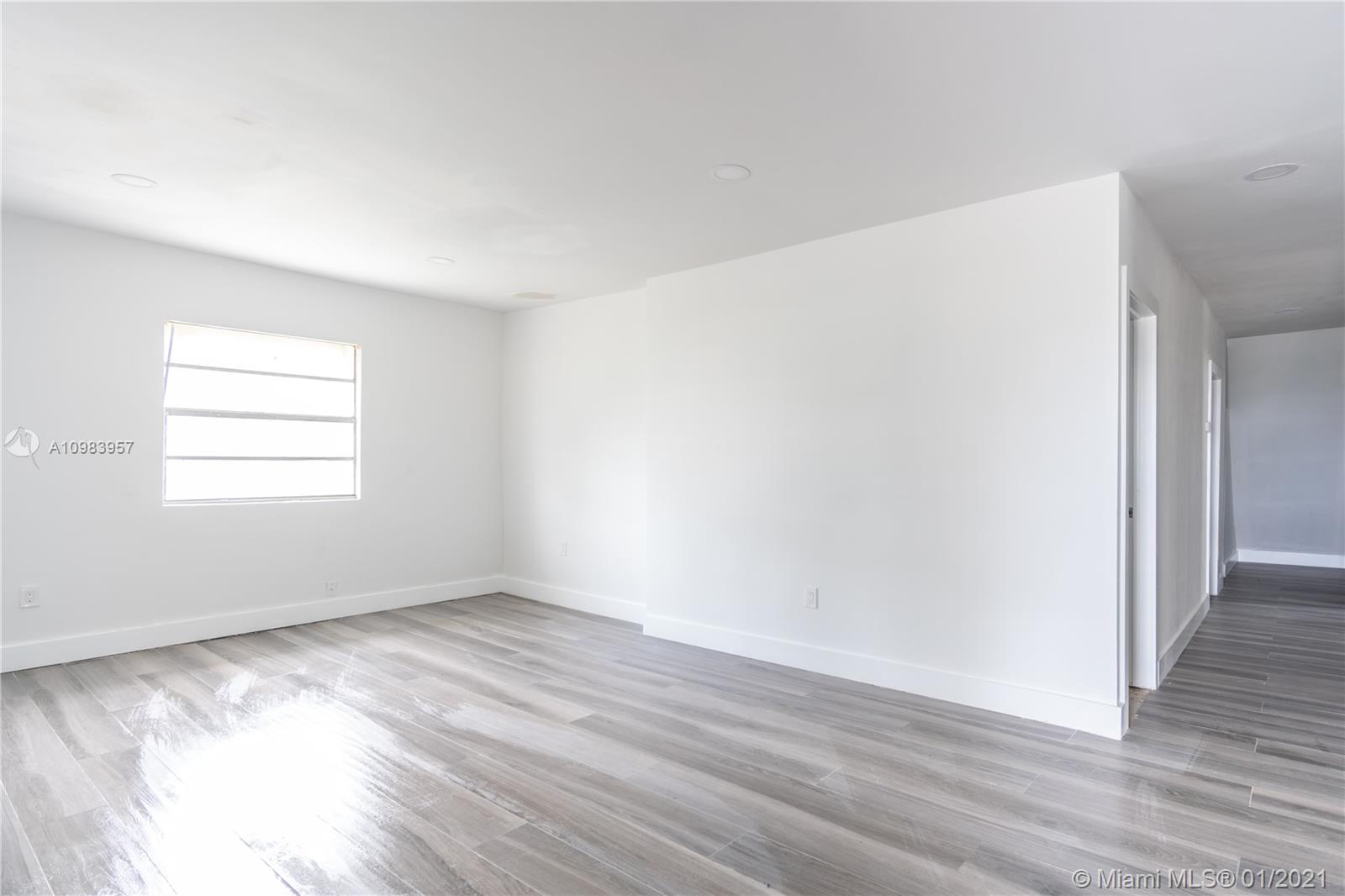 See details / 3116 sq. ft. $ 2021-01-15 0 Photo