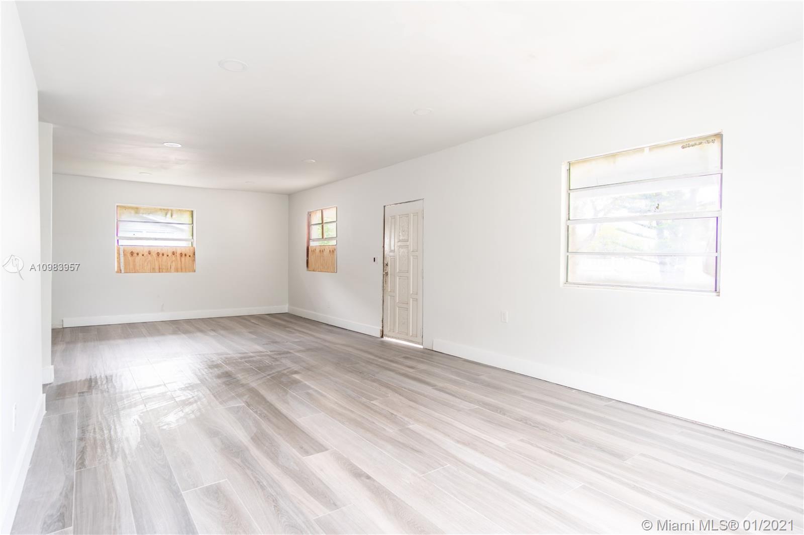 See details / 3116 sq. ft. $ 2021-01-15 0 Photo