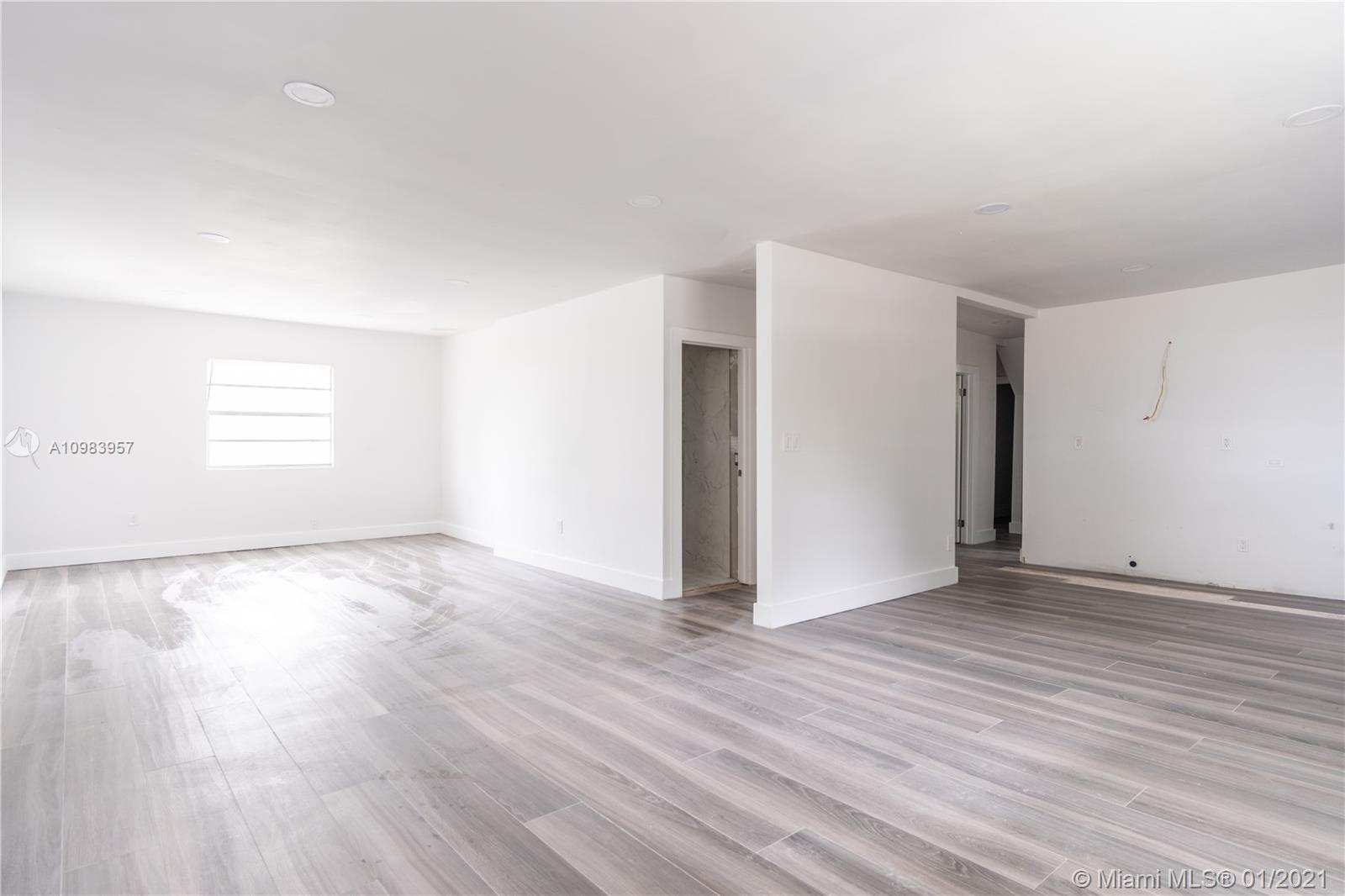 See details / 3116 sq. ft. $ 2021-01-15 0 Photo