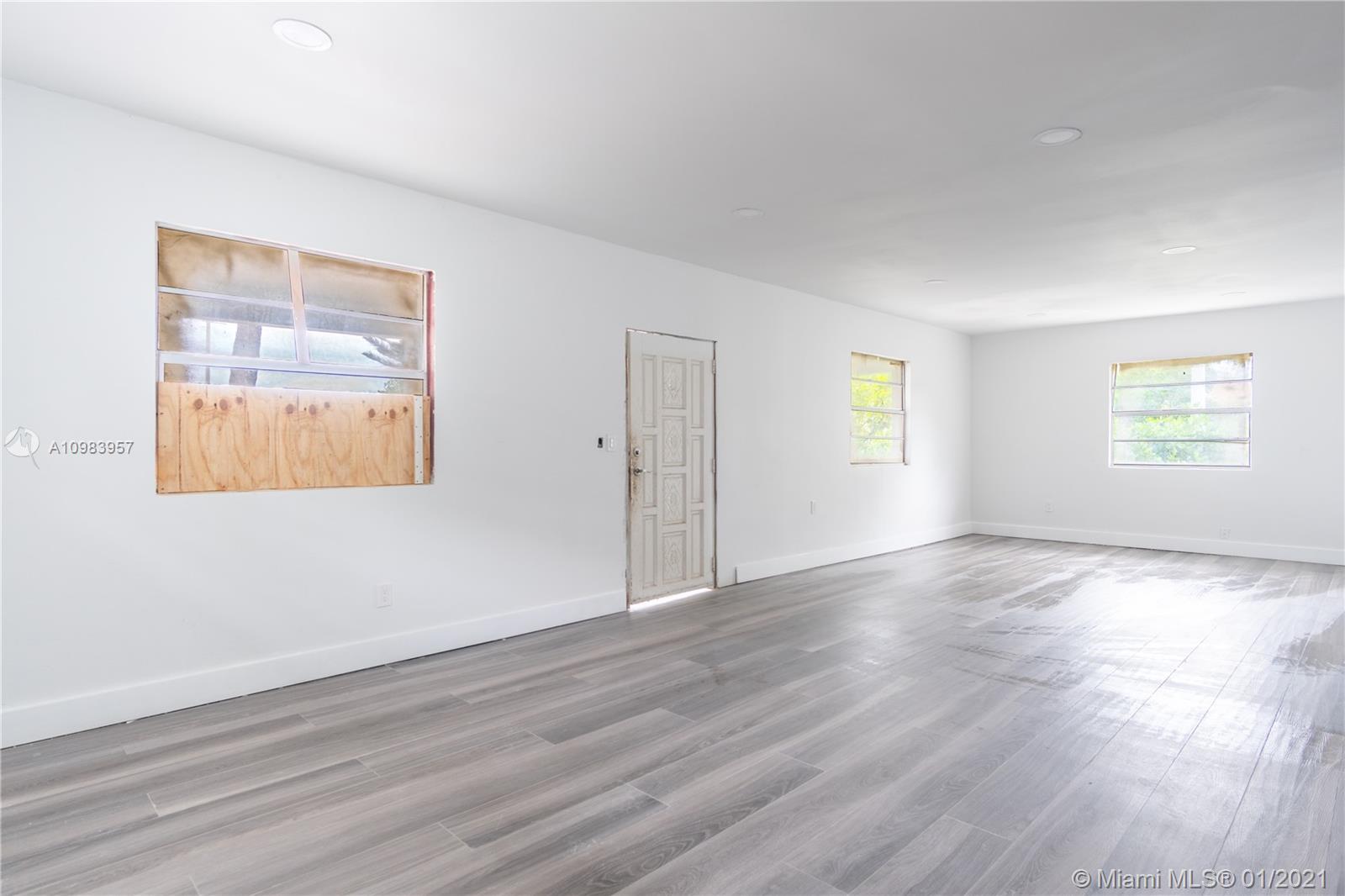 See details / 3116 sq. ft. $ 2021-01-15 0 Photo