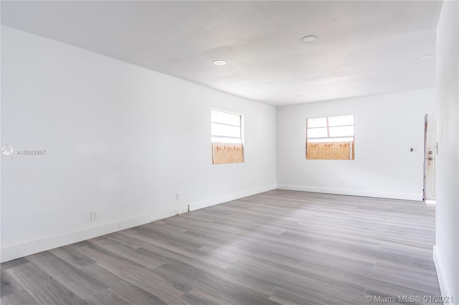 See details / 3116 sq. ft. $ 2021-01-15 0 Photo