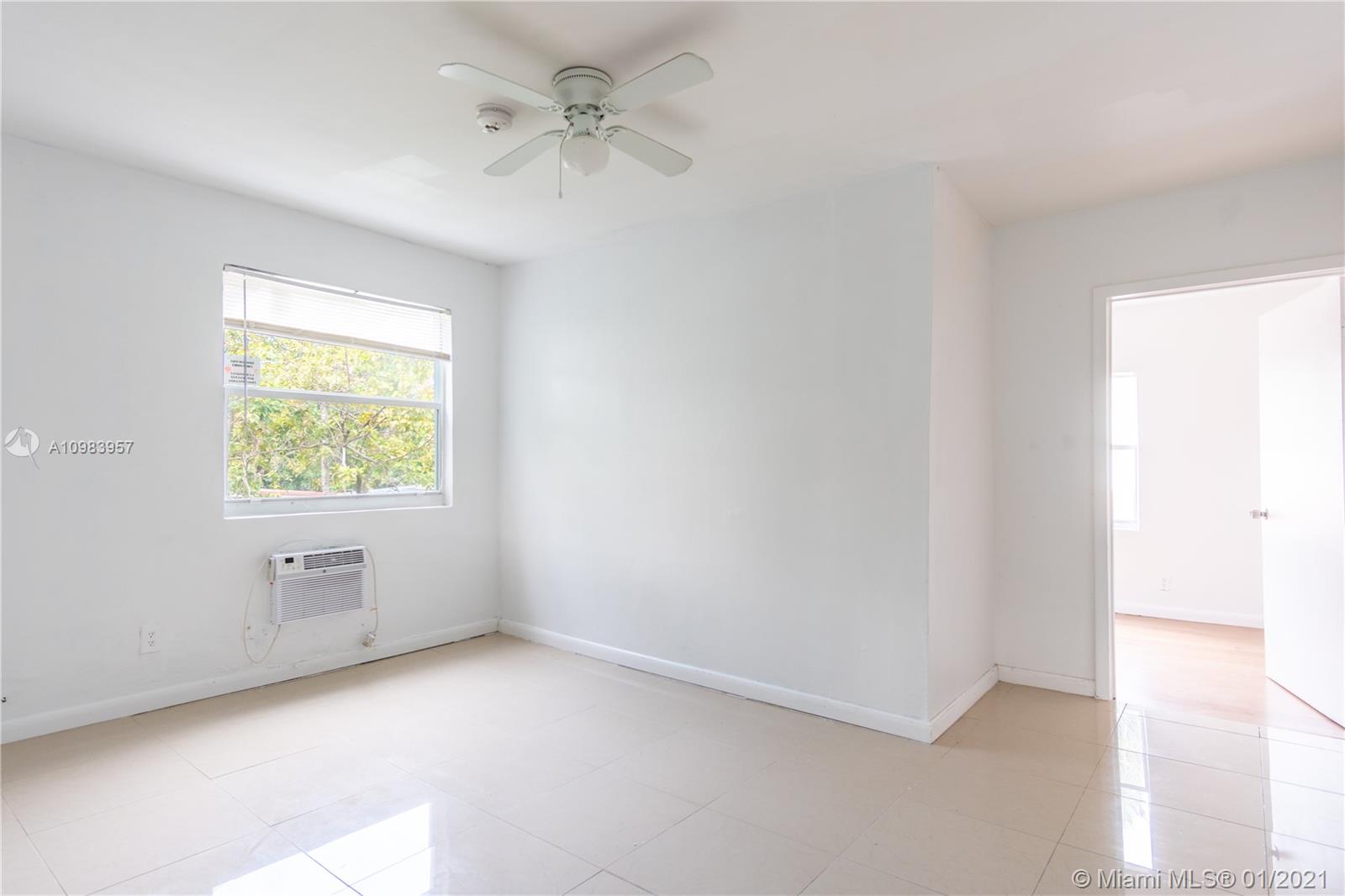 See details / 3116 sq. ft. $ 2021-01-15 0 Photo