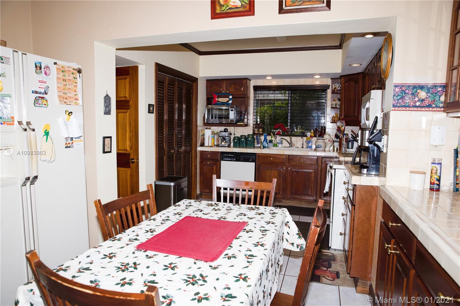 See details / 5514 sq. ft. $ 2021-02-03 0 Photo