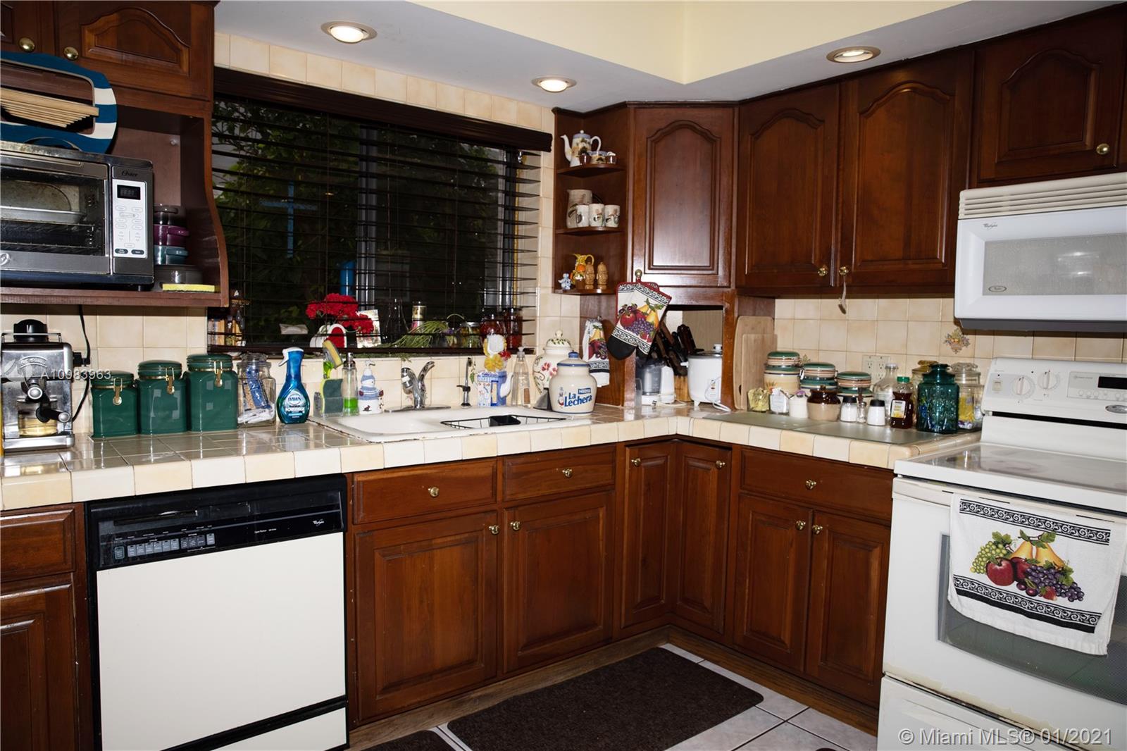 See details / 5514 sq. ft. $ 2021-02-03 0 Photo