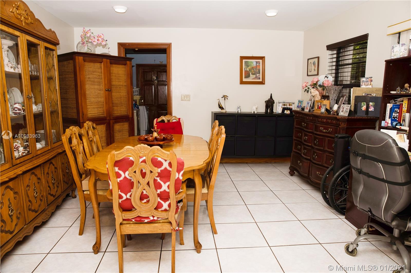 See details / 5514 sq. ft. $ 2021-02-03 0 Photo