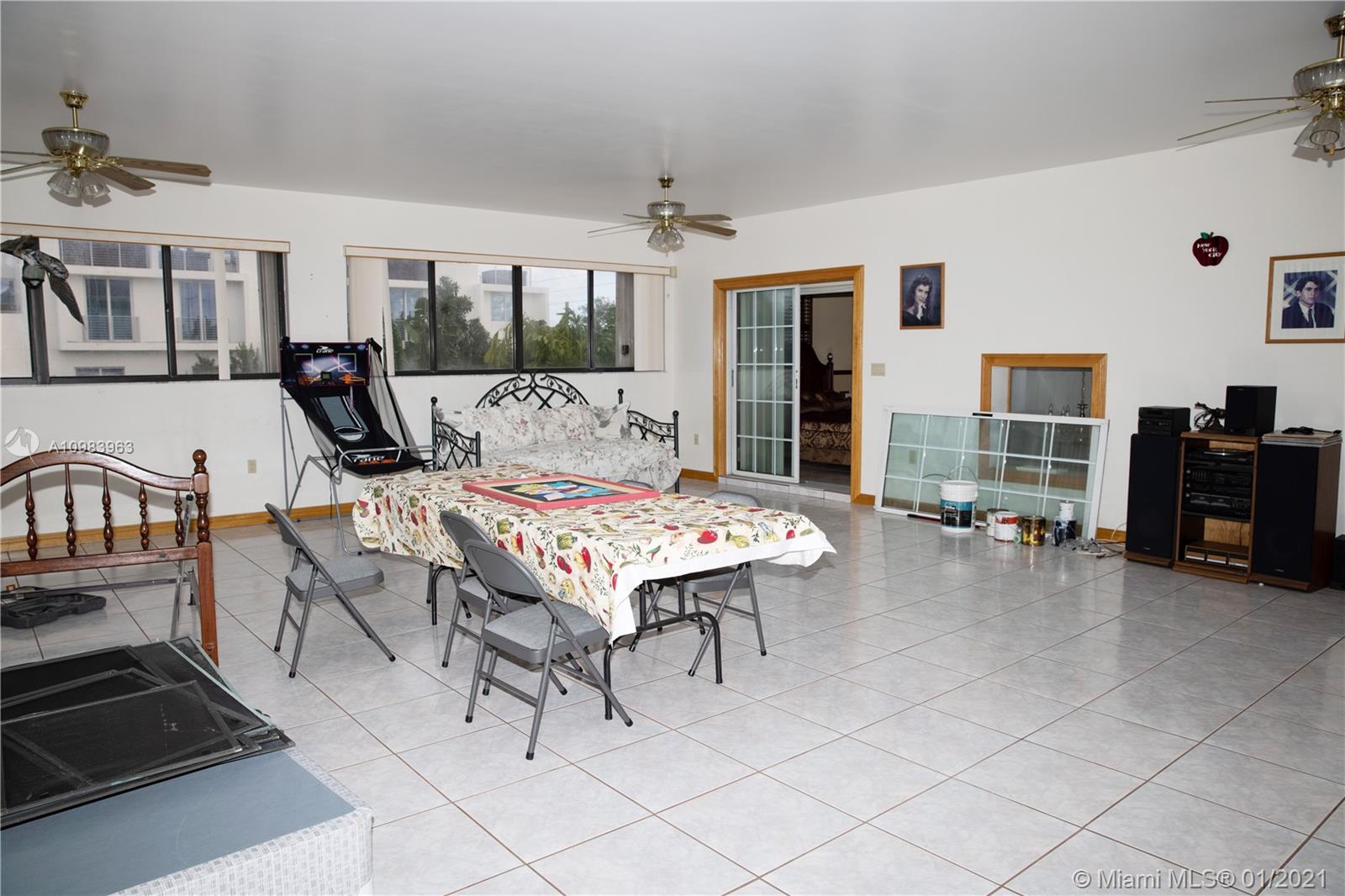 See details / 5514 sq. ft. $ 2021-02-03 0 Photo
