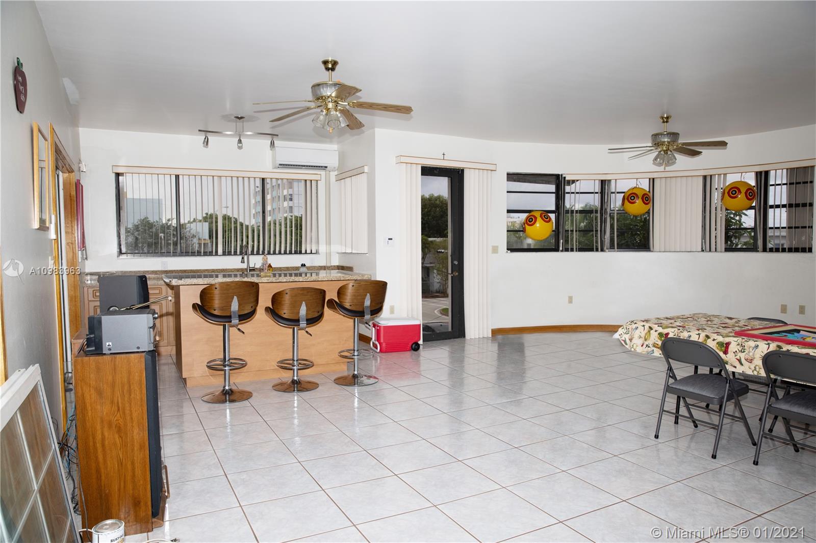See details / 5514 sq. ft. $ 2021-02-03 0 Photo