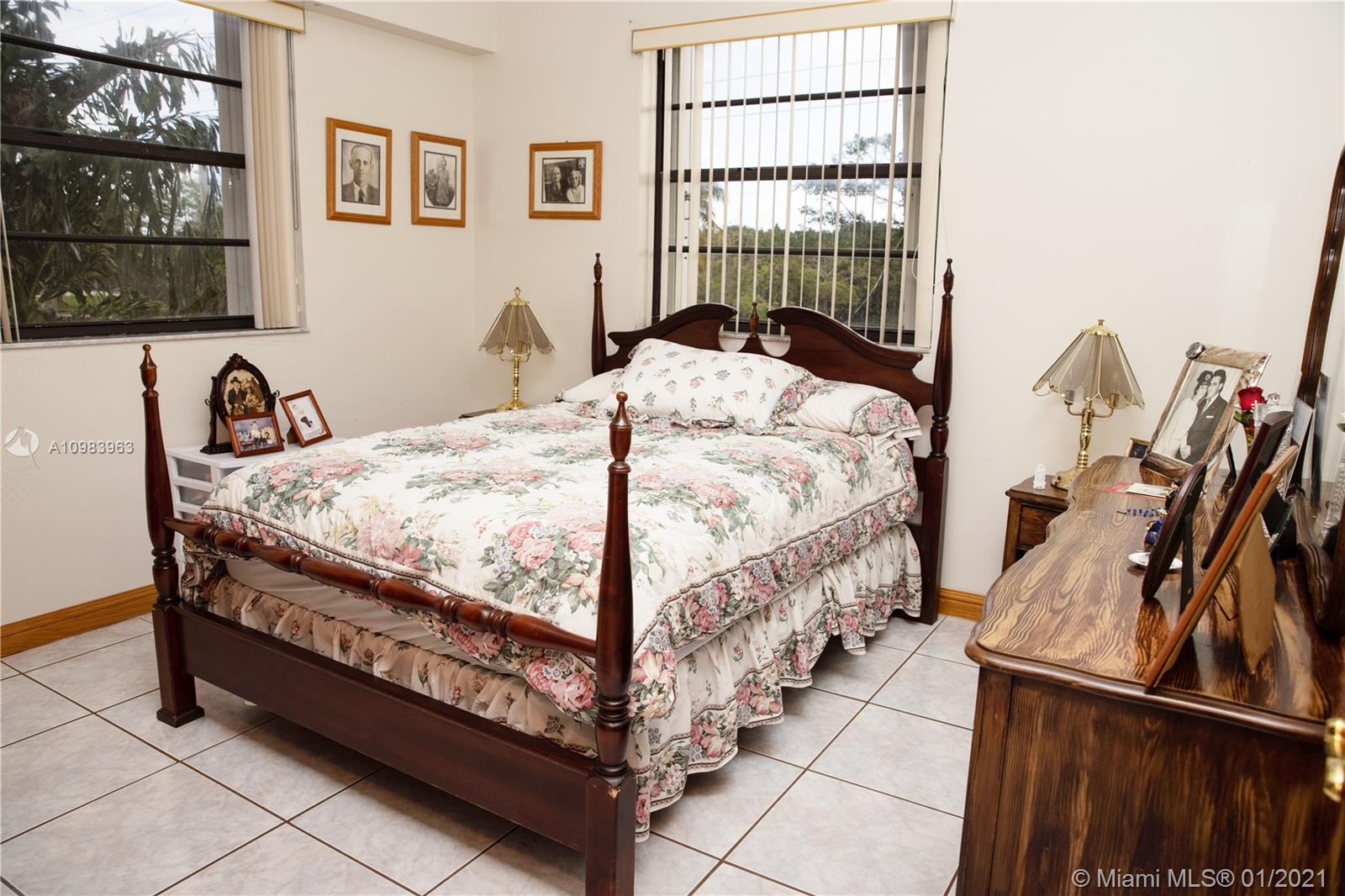 See details / 5514 sq. ft. $ 2021-02-03 0 Photo
