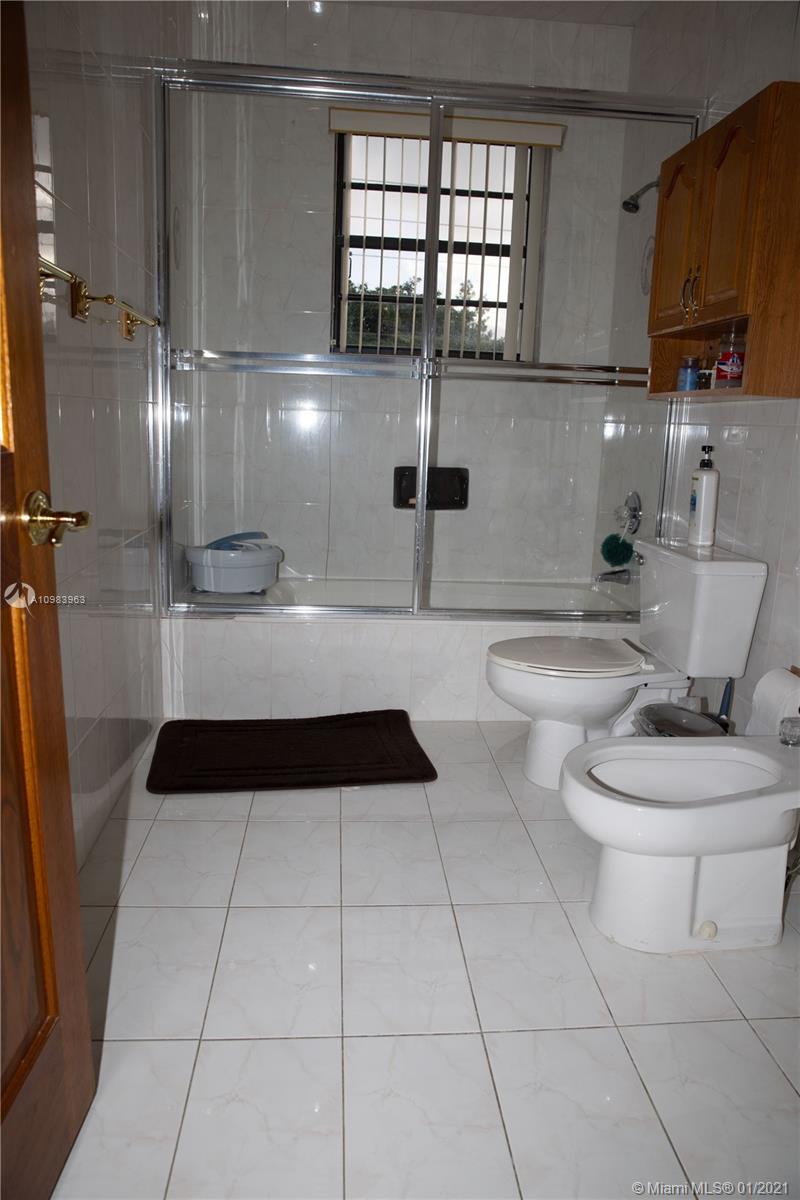 See details / 5514 sq. ft. $ 2021-02-03 0 Photo
