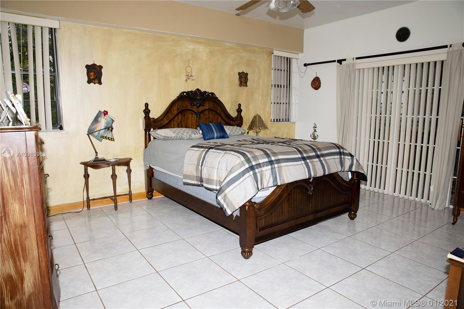 See details / 5514 sq. ft. $ 2021-02-03 0 Photo