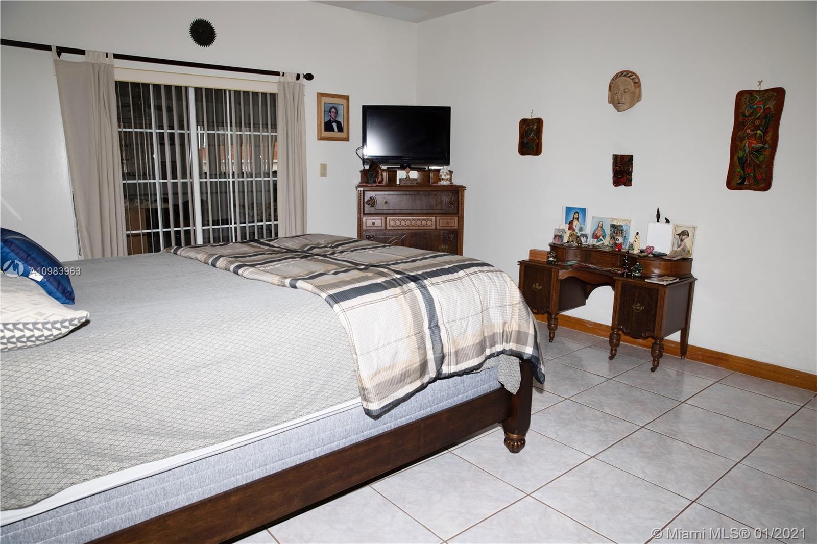 See details / 5514 sq. ft. $ 2021-02-03 0 Photo