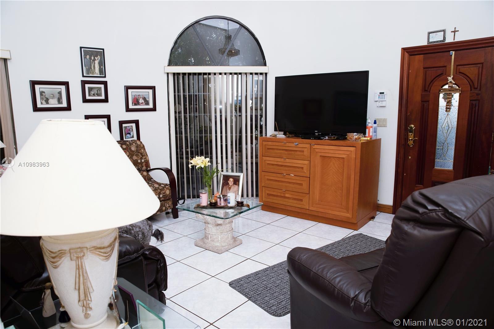 See details / 5514 sq. ft. $ 2021-02-03 0 Photo