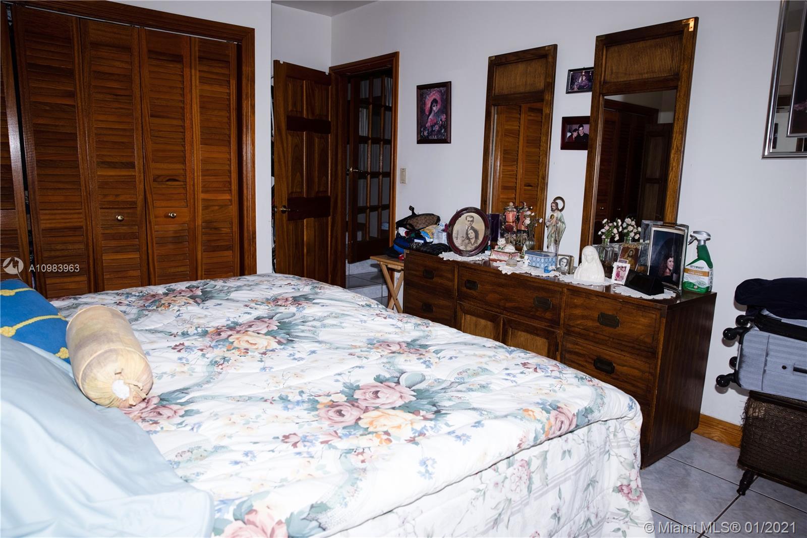 See details / 5514 sq. ft. $ 2021-02-03 0 Photo