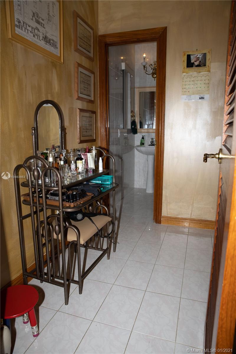 See details / 5514 sq. ft. $ 2021-02-03 0 Photo