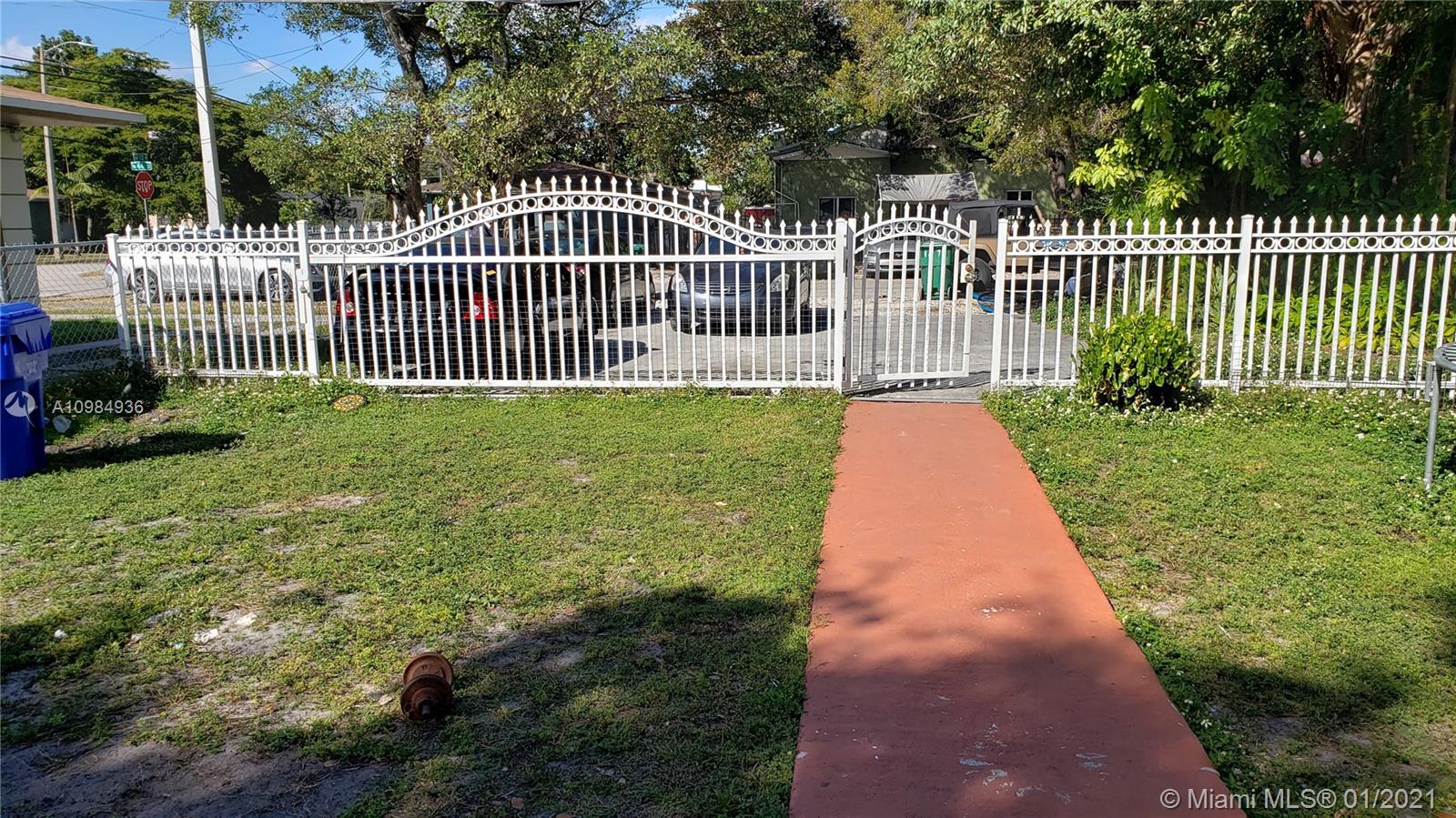 See details / 1253 sq. ft. $ 2021-02-01 0 Photo