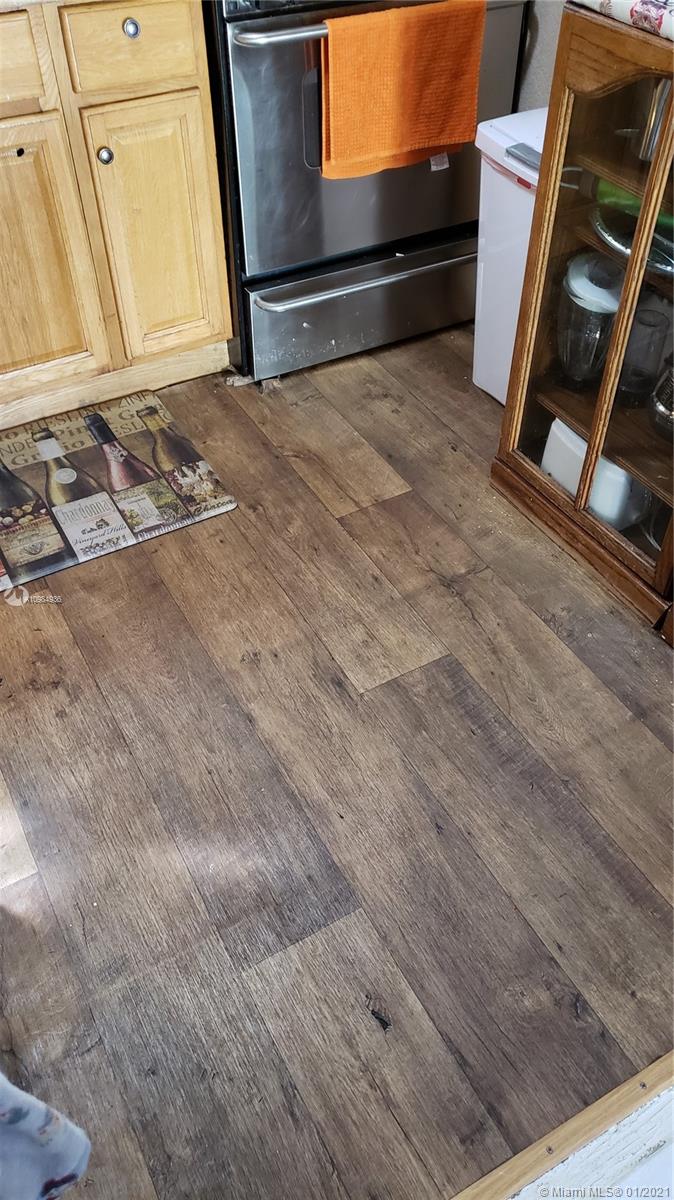 See details / 1253 sq. ft. $ 2021-02-01 0 Photo